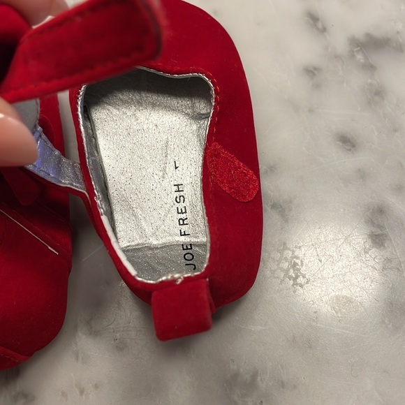 Red baby slippers - Picture 2 of 2